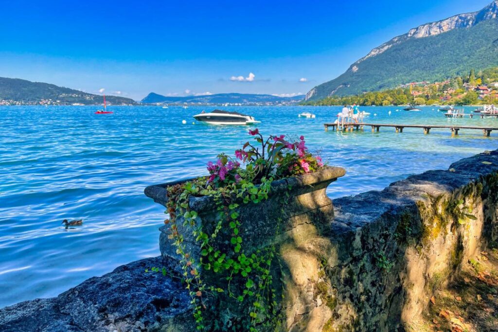 bateau et lac annecy